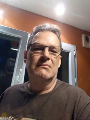 French men looking for love