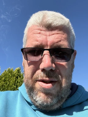 English men looking for love